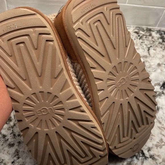 UGG Purl Cardy Knit Boot - Picture 11 of 11